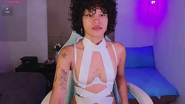 Snapshot of eleselas chatting on December 3, 11:47 pm eleselas online show from December 3, 11:47 pm