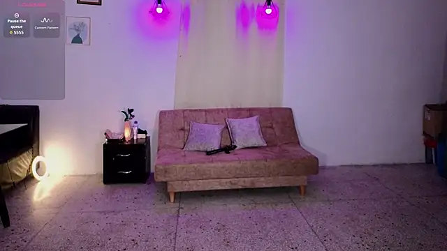 Snapshot of eleselas chatting on October 6, 10:54 pm eleselas online show from October 6, 10:54 pm