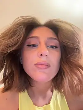 MiaaLoveeee online show from April 4, 1:06 pm