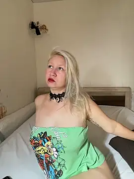 Snapshot of Nikusia chatting on October 11, 5:41 am Nikusia online show from October 11, 5:41 am