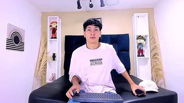 Snapshot of Jhojan_twink chatting on September 26, 12:01 pm Jhojan twink online show from September 26, 12:01 pm