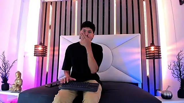 Snapshot of Jhojan_twink chatting on October 20, 12:38 pm Jhojan twink online show from October 20, 12:38 pm