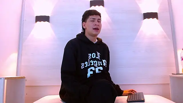 Jhojan twink online show from December 17, 12:54 pm