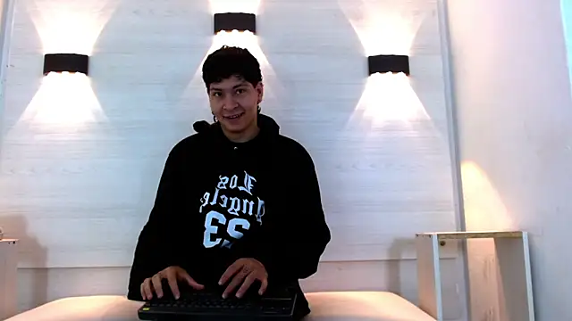 Jhojan twink online show from December 4, 12:04 pm