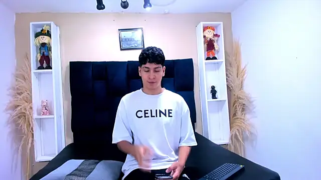 Jhojan twink online show from October 26, 4:57 am