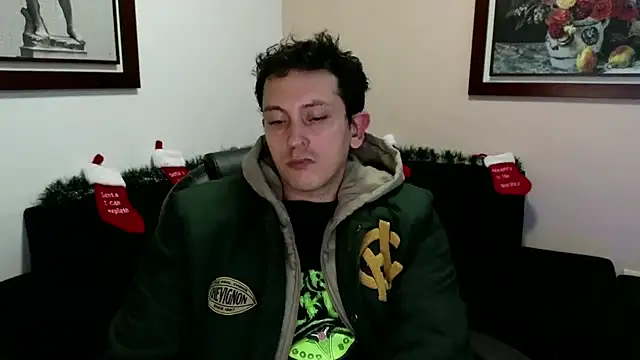 Snapshot of hardaftercum chatting on December 3, 3:29 am hardaftercum online show from December 3, 3:29 am