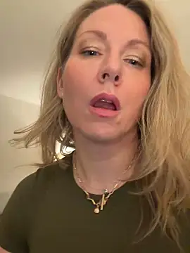 LittleMsMILF online show from March 11, 1:43 am