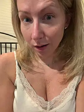 LittleMsMILF online show from April 13, 1:53 am