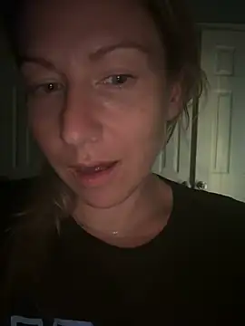 LittleMsMILF online show from April 7, 8:43 pm