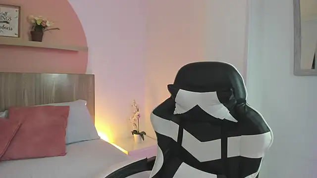 nina blake online show from October 7, 2:34 am