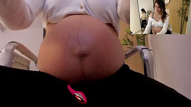 Snapshot of Emma_bloom__ chatting on February 26, 5:02 pm Emma bloom online show from February 26, 5:02 pm