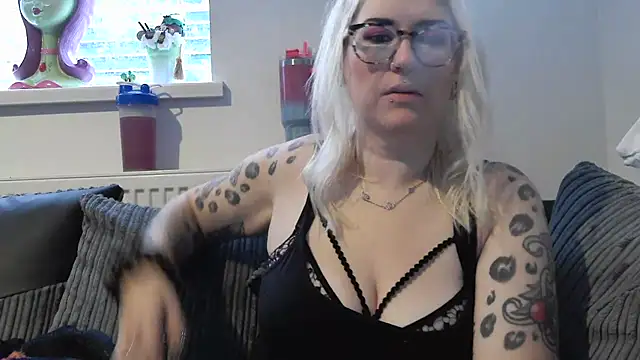 Sizzling Indie36 online show from November 8, 3:26 pm