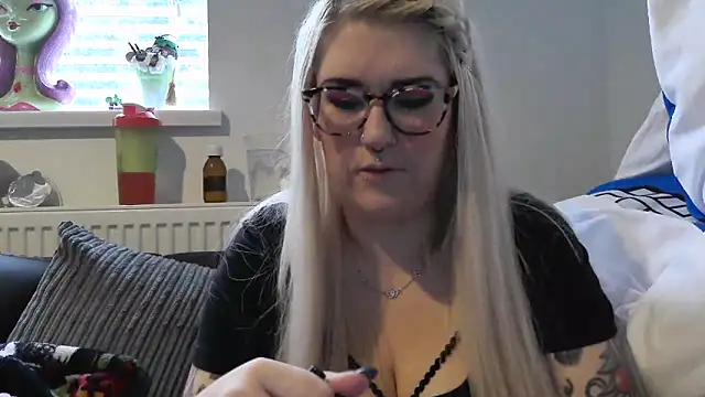 Sizzling Indie36 online show from November 5, 1:36 pm