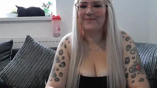 Snapshot of Sizzling_Indie36 chatting on September 30, 9:37 am Sizzling Indie36 online show from September 30, 9:37 am