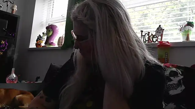 Snapshot of Sizzling_Indie36 chatting on October 16, 11:07 am Sizzling Indie36 online show from October 16, 11:07 am