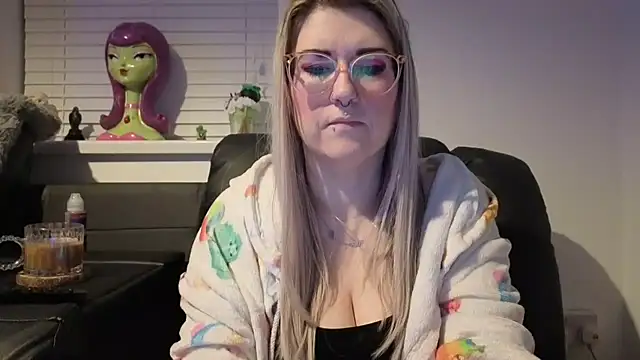 Sizzling Indie36 online show from February 6, 9:00 pm