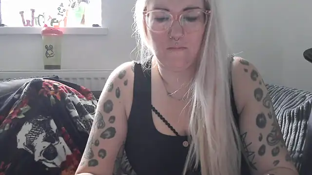 Sizzling Indie36 online show from October 22, 12:15 pm