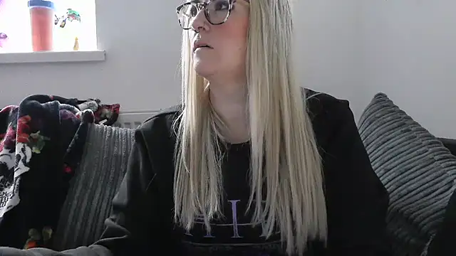 Sizzling Indie36 online show from November 20, 2:40 pm