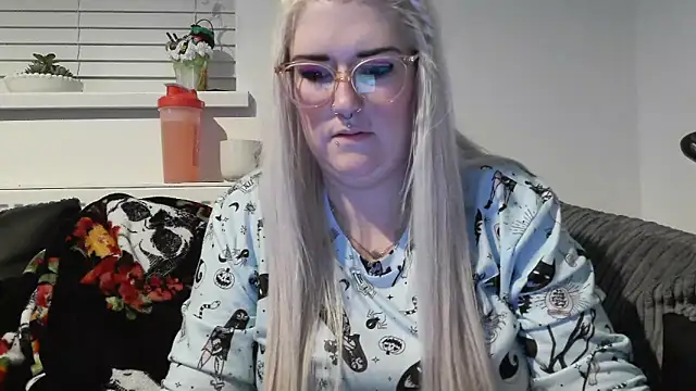 Snapshot of Sizzling_Indie36 chatting on October 2, 8:34 pm Sizzling Indie36 online show from October 2, 8:34 pm