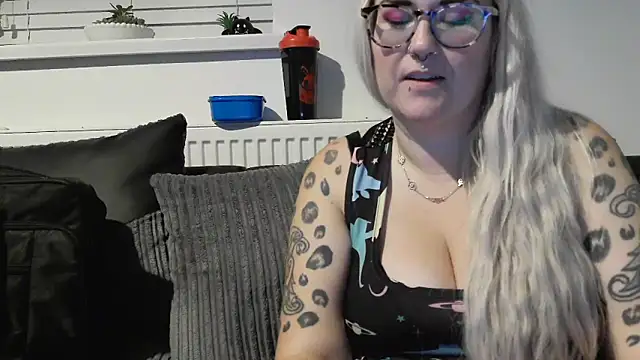 Snapshot of Sizzling_Indie36 chatting on September 8, 11:37 pm Sizzling Indie36 online show from September 8, 11:37 pm