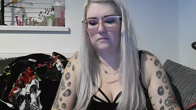 Snapshot of Sizzling_Indie36 chatting on October 18, 10:12 pm Sizzling Indie36 online show from October 18, 10:12 pm