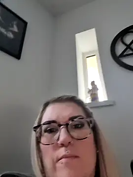 Sizzling Indie36 online show from November 18, 2:20 pm