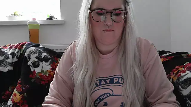Snapshot of Sizzling_Indie36 chatting on September 12, 12:38 pm Sizzling Indie36 online show from September 12, 12:38 pm