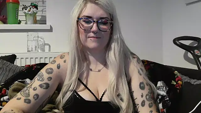 Sizzling Indie36 online show from November 1, 11:20 pm