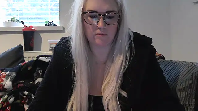 Snapshot of Sizzling_Indie36 chatting on September 14, 11:21 am Sizzling Indie36 online show from September 14, 11:21 am