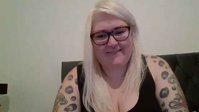 Snapshot of Sizzling_Indie36 chatting on March 18, 10:15 pm Sizzling Indie36 online show from March 18, 10:15 pm
