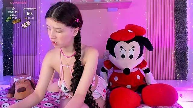 Snapshot of Sophie_joyy chatting on December 18, 4:28 am Sophie joyy online show from December 18, 4:28 am