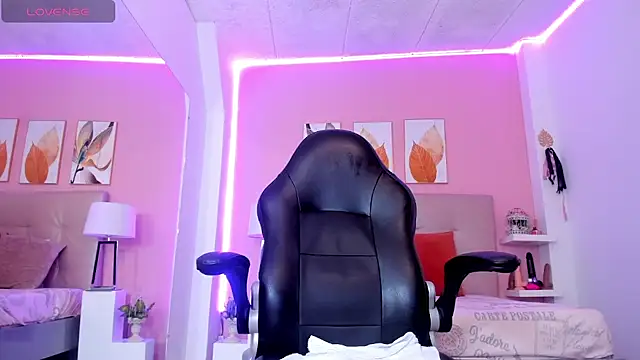 Molly h0t online show from April 16, 7:47 pm