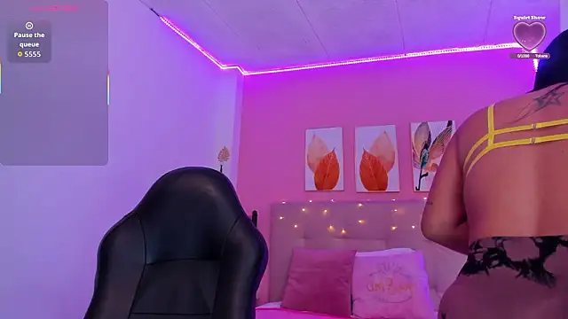 Molly h0t online show from January 17, 12:31 pm