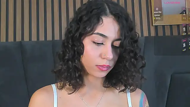 Snapshot of AliceStevens_ chatting on October 24, 1:32 pm AliceStevens online show from October 24, 1:32 pm