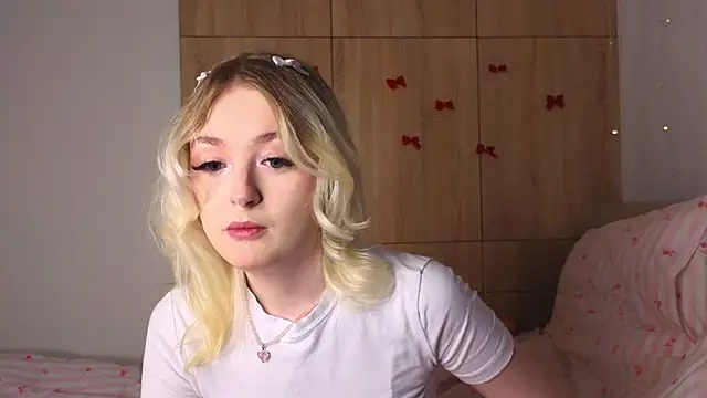 Snapshot of minigirl chatting on February 18, 4:14 pm minigirl online show from February 18, 4:14 pm