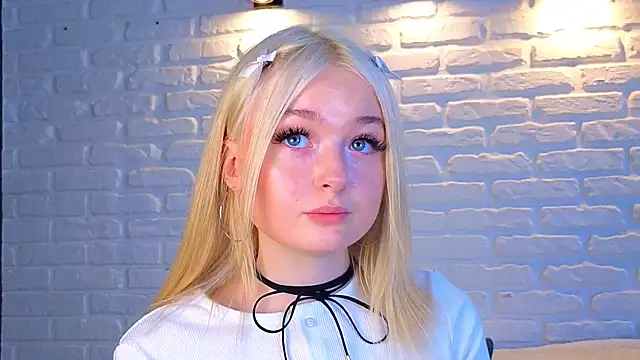 Snapshot of minigirl chatting on March 18, 7:12 am minigirl online show from March 18, 7:12 am