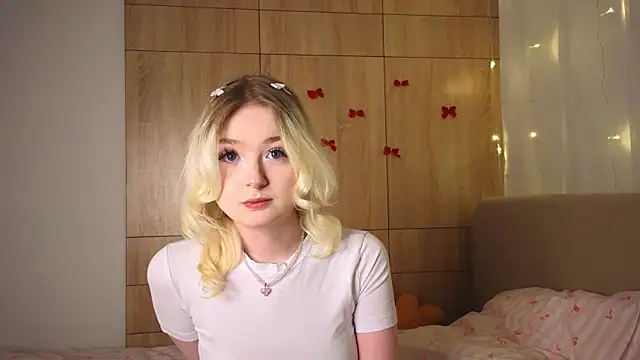 Snapshot of minigirl chatting on February 15, 4:06 pm minigirl online show from February 15, 4:06 pm