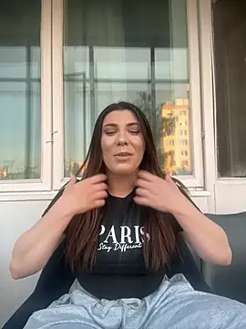 Snapshot of Natasha_Cameron22 chatting on May 29, 5:41 pm Natasha Cameron22 online show from May 29, 5:41 pm