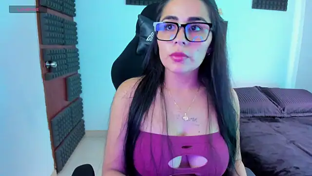 Snapshot of hannarusso chatting on May 4, 8:22 pm hannarusso online show from May 4, 8:22 pm