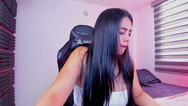 hannarusso online show from February 5, 10:05 pm