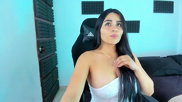 hannarusso online show from April 1, 9:45 pm