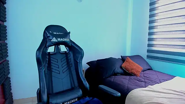 hannarusso online show from March 3, 8:49 pm