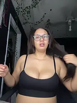 hoesluvcedes online show from May 15, 7:17 am