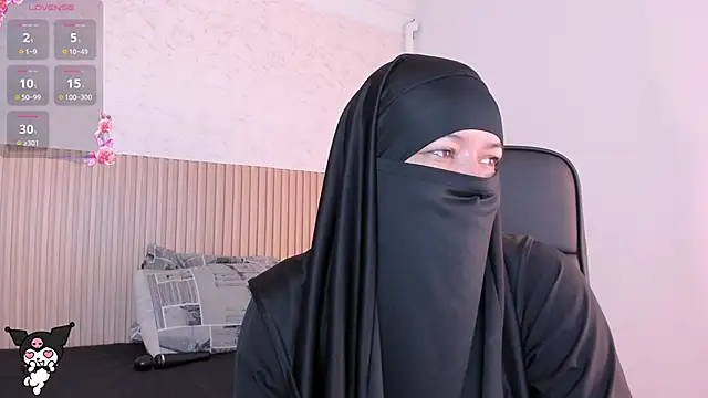 Layla arabelle online show from May 4, 9:28 pm