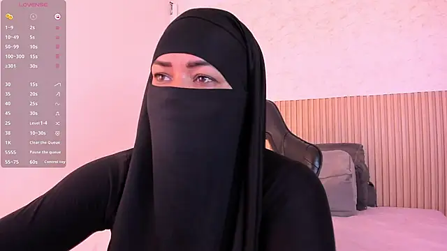 Snapshot of Layla_arabelle chatting on July 14, 8:37 pm Layla arabelle online show from July 14, 8:37 pm