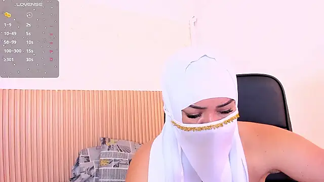 Layla arabelle online show from March 18, 8:10 pm