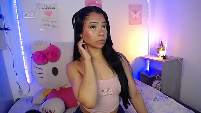 Snapshot of Emilybutterfly1 chatting on November 20, 3:40 am Emilybutterfly1 online show from November 20, 3:40 am