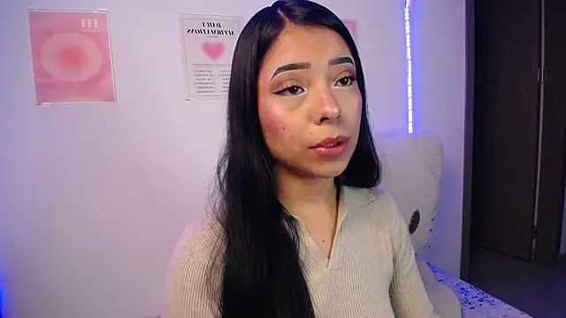 Snapshot of Emilybutterfly1 chatting on December 3, 3:29 am Emilybutterfly1 online show from December 3, 3:29 am