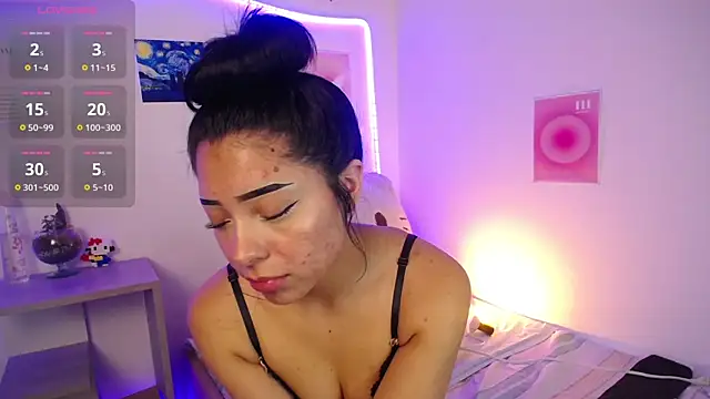 Emilybutterfly1 online show from September 28, 8:43 am