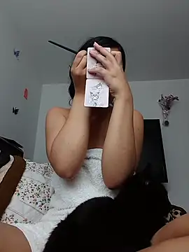 Snapshot of Emilybutterfly1 chatting on October 30, 5:21 pm Emilybutterfly1 online show from October 30, 5:21 pm